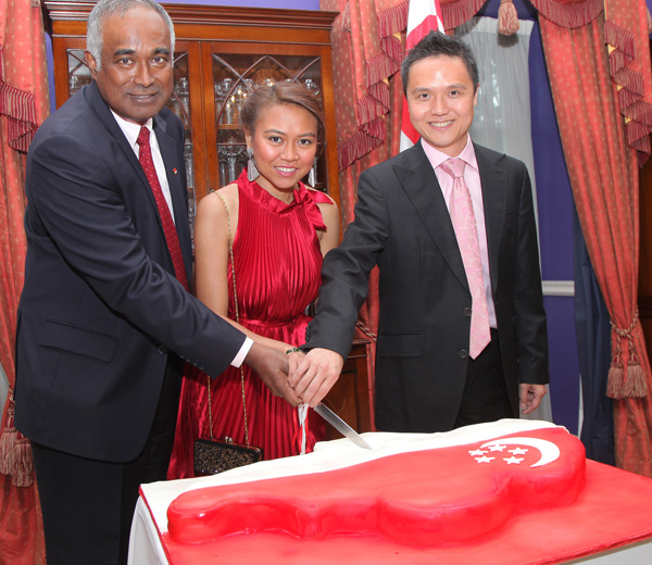 National Day cake cutting Sharliza Jelita, Singapore High Commission in London