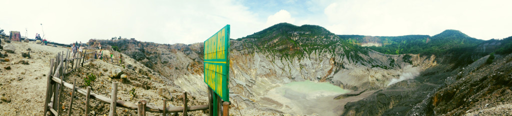 Sharliza Jelita at Tangkuban Parahu